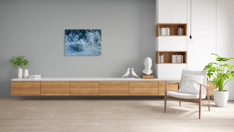 Tablou Canvas, "Pădure înghețată în liniștea iernii", Gheață, Pădure, Iarnă, Turturi, Frig, Natură, Peisaj, Alb, Înghețat, Copaci, 100 x 70 cm – poza 6