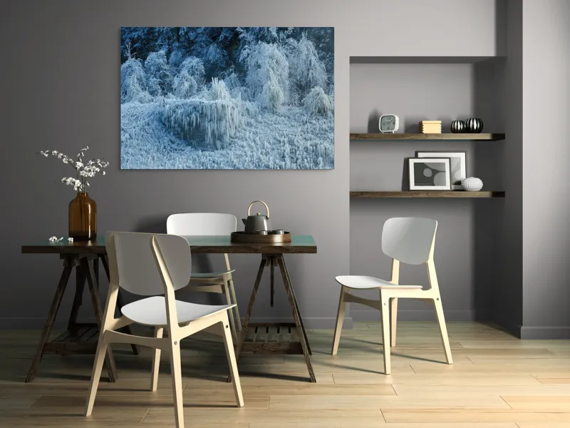 Tablou Canvas, "Pădure înghețată în liniștea iernii", Gheață, Pădure, Iarnă, Turturi, Frig, Natură, Peisaj, Alb, Înghețat, Copaci, 150 x 100 cm – poza 5