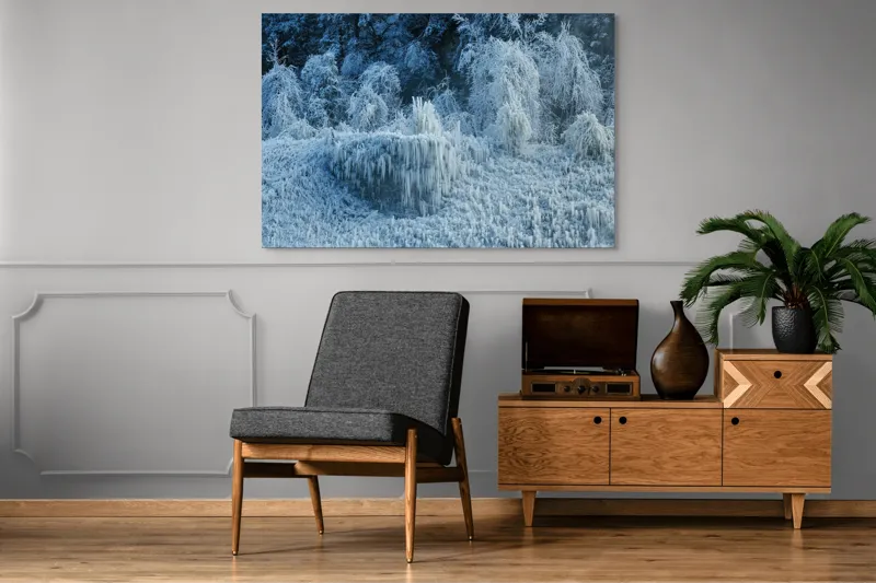 Tablou Canvas, "Pădure înghețată în liniștea iernii", Gheață, Pădure, Iarnă, Turturi, Frig, Natură, Peisaj, Alb, Înghețat, Copaci, 150 x 100 cm – poza 8
