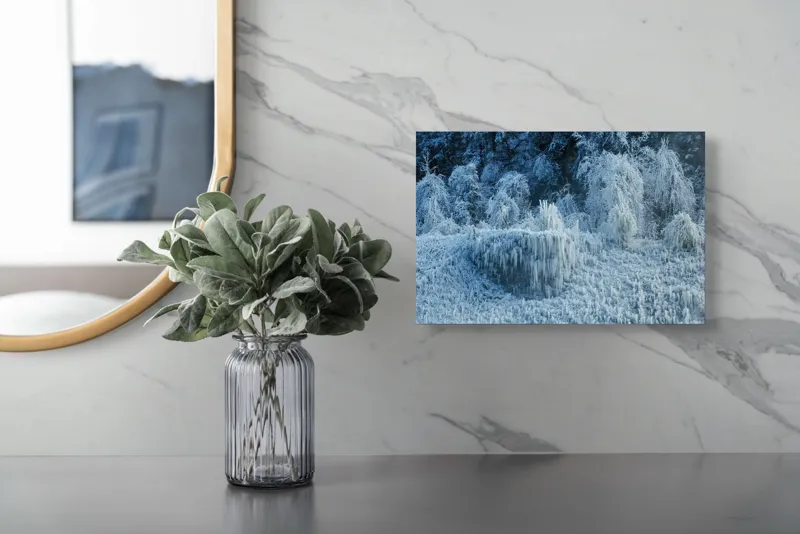 Tablou Canvas, "Pădure înghețată în liniștea iernii", Gheață, Pădure, Iarnă, Turturi, Frig, Natură, Peisaj, Alb, Înghețat, Copaci, 39 x 26 cm – poza 5