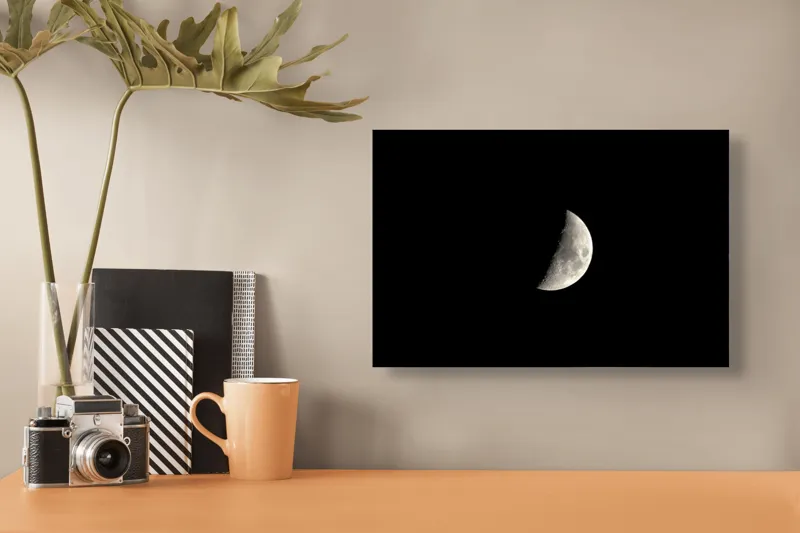 Tablou Canvas, "Luna în fază de primul pătrar", Mister, Lumină, Noapte, Cer, Astronomie, Tăcere, Frumusețe, Solitudine, 39 x 26 cm – poza 3