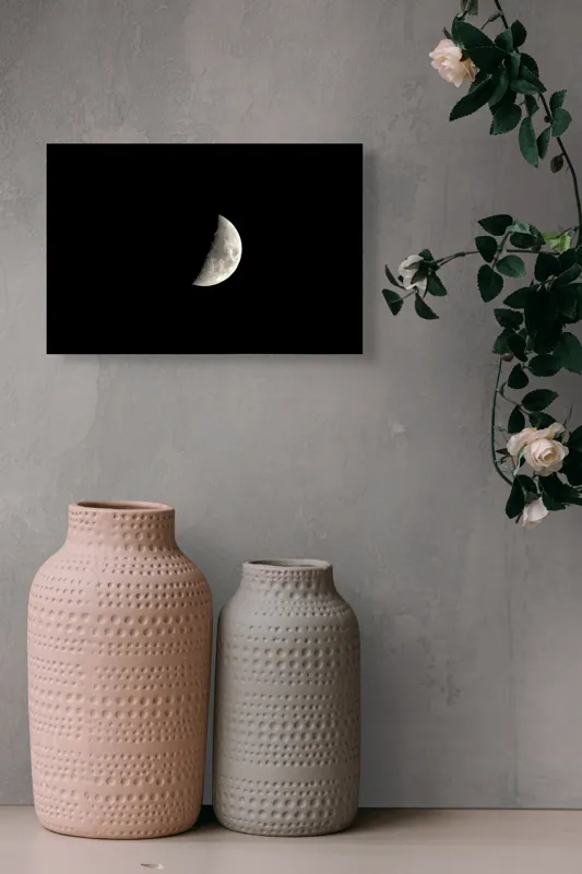 Tablou Canvas, "Luna în fază de primul pătrar", Mister, Lumină, Noapte, Cer, Astronomie, Tăcere, Frumusețe, Solitudine, 39 x 26 cm – poza 4
