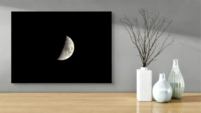 Tablou Canvas, "Luna în fază de primul pătrar", Mister, Lumină, Noapte, Cer, Astronomie, Tăcere, Frumusețe, Solitudine, 70 x 50 cm – poza 3