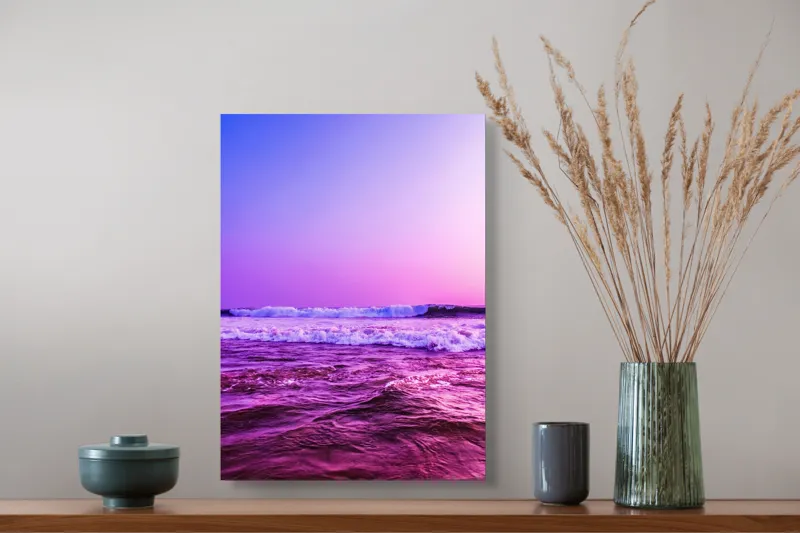 Tablou Canvas, "Valuri sub cerul purpuriu", Ocean, Apus, Valuri, Cer, Roz, Albastru, Orizont, Lumină, Reflecție, Calm, Natură, 39 x 54 cm – poza 3