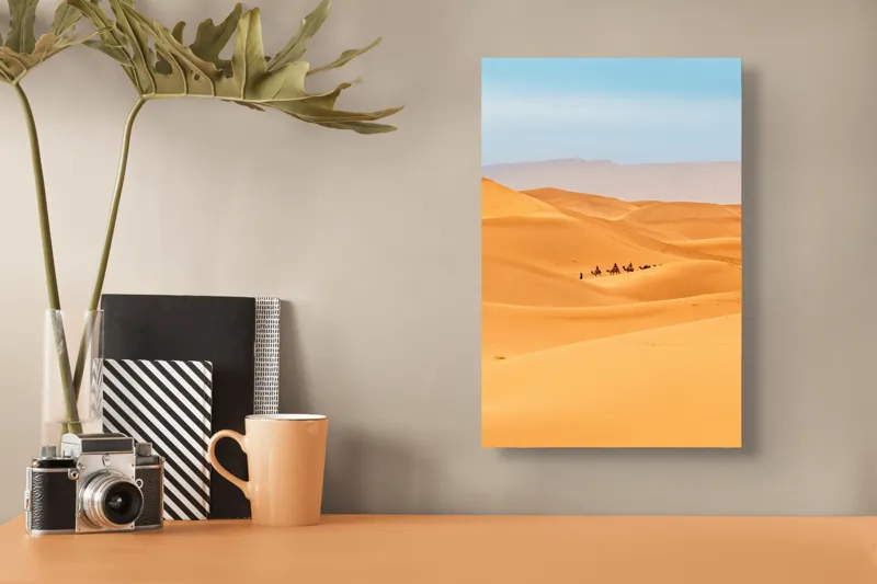 Tablou Canvas, "Caravană de cămile în deșert", Dune, Cămile, Aurii, Albastru, Orizont, Deșert, Nisip, Peisaj, Cer, Valuri, 26 x 39 cm – poza 3