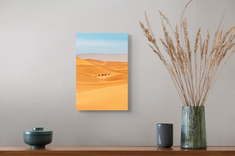 Tablou Canvas, "Caravană de cămile în deșert", Dune, Cămile, Aurii, Albastru, Orizont, Deșert, Nisip, Peisaj, Cer, Valuri, 26 x 39 cm – poza 5