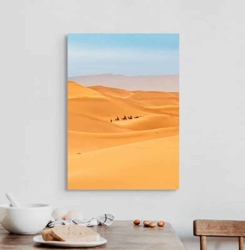 Tablou Canvas, "Caravană de cămile în deșert", Dune, Cămile, Aurii, Albastru, Orizont, Deșert, Nisip, Peisaj, Cer, Valuri, 50 x 70 cm – poza 3