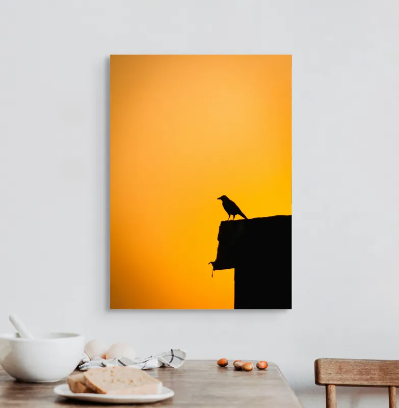Tablou Canvas, "Corbul la apus de soare", Siluetă, Apus, Cioară, Cer, Portocaliu, Contur, Umbra, Zbor, Liniște, Răscruce, 50 x 70 cm – poza 3