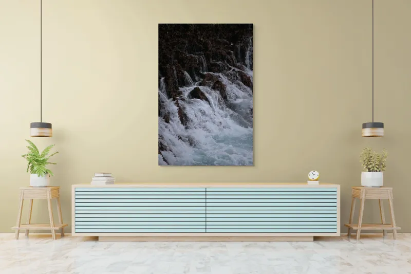 Tablou Canvas, "Cascada înspumată peste stânci abrupte", Cascadă, Piatră, Spumă, Apă, Natură, Forță, Curgere, Impact, Zgomot, Energie, 100 x 150 cm – poza 4