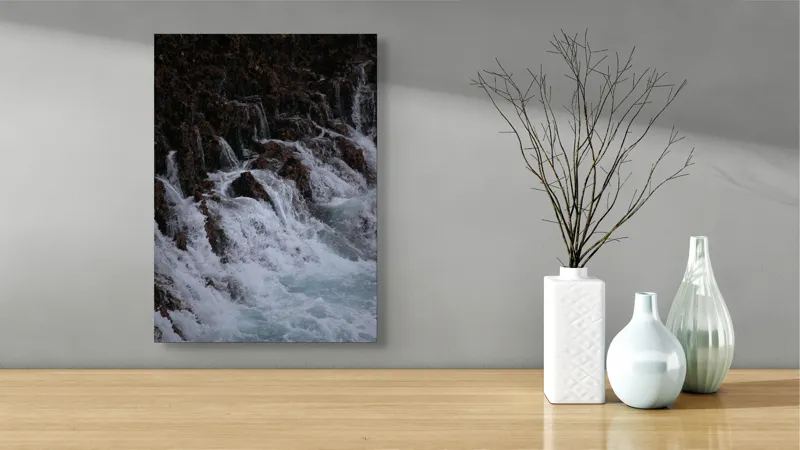 Tablou Canvas, "Cascada înspumată peste stânci abrupte", Cascadă, Piatră, Spumă, Apă, Natură, Forță, Curgere, Impact, Zgomot, Energie, 39 x 54 cm – poza 4
