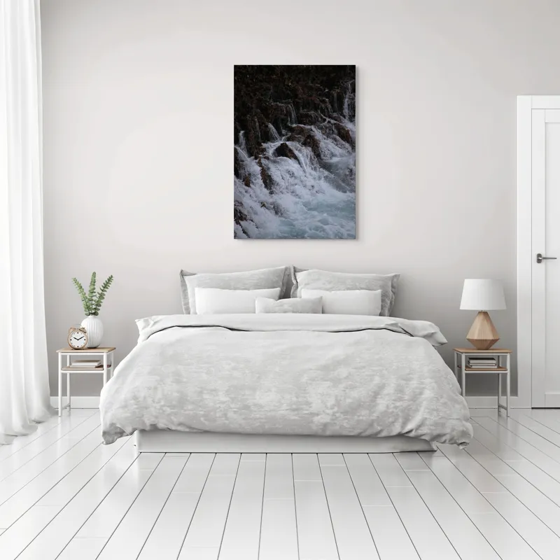 Tablou Canvas, "Cascada înspumată peste stânci abrupte", Cascadă, Piatră, Spumă, Apă, Natură, Forță, Curgere, Impact, Zgomot, Energie, 70 x 100 cm – poza 3