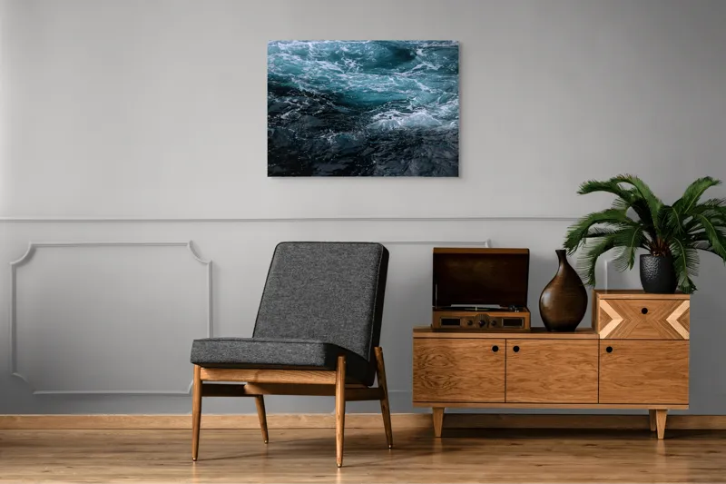 Tablou Canvas, "Valuri spumoase în întuneric marin", Vârtej, Apă, Albastru, Valuri, Spumă, Mișcare, Profund, Ocean, Energie, 100 x 70 cm – poza 8