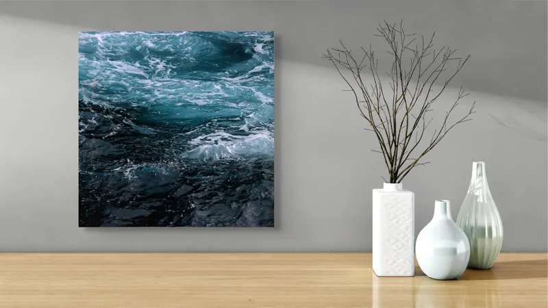 Tablou Canvas, "Valuri spumoase în întuneric marin", Vârtej, Apă, Albastru, Valuri, Spumă, Mișcare, Profund, Ocean, Energie, 50 x 50 cm – poza 3