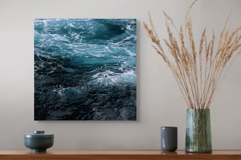 Tablou Canvas, "Valuri spumoase în întuneric marin", Vârtej, Apă, Albastru, Valuri, Spumă, Mișcare, Profund, Ocean, Energie, 50 x 50 cm – poza 4