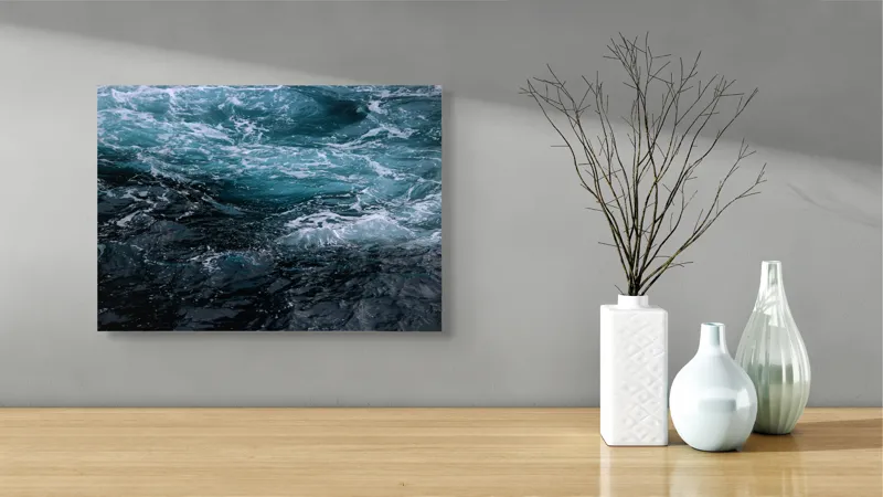 Tablou Canvas, "Valuri spumoase în întuneric marin", Vârtej, Apă, Albastru, Valuri, Spumă, Mișcare, Profund, Ocean, Energie, 54 x 39 cm – poza 3