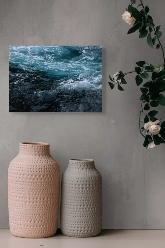 Tablou Canvas, "Valuri spumoase în întuneric marin", Vârtej, Apă, Albastru, Valuri, Spumă, Mișcare, Profund, Ocean, Energie, 54 x 39 cm – poza 8