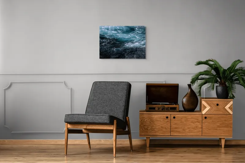 Tablou Canvas, "Valuri spumoase în întuneric marin", Vârtej, Apă, Albastru, Valuri, Spumă, Mișcare, Profund, Ocean, Energie, 70 x 50 cm – poza 4
