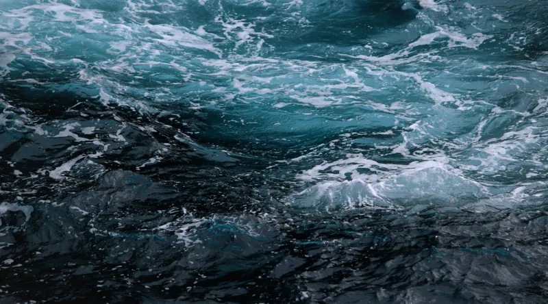 Tablou Canvas, "Valuri spumoase în întuneric marin", Vârtej, Apă, Albastru, Valuri, Spumă, Mișcare, Profund, Ocean, Energie, 90 x 50 cm – poza 2
