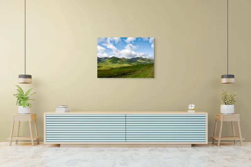 Tablou Canvas, "Văile verzi sub cer albastru", Nori, Munți, Verdeață, Cer, Natură, Peisaj, Frumusețe, Seninătate., 100 x 70 cm – poza 4