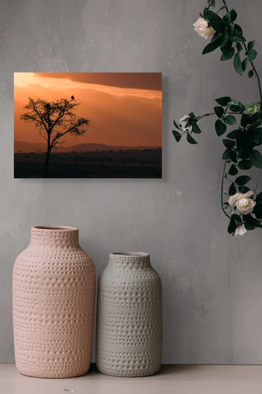Tablou Canvas, "Un vultur la apus în savană", Apus, Copac, Pasăre, Siluetă, Serengeti, Cer, Peisaj, Natură, Culoare, Lumină, 54 x 39 cm – poza 8