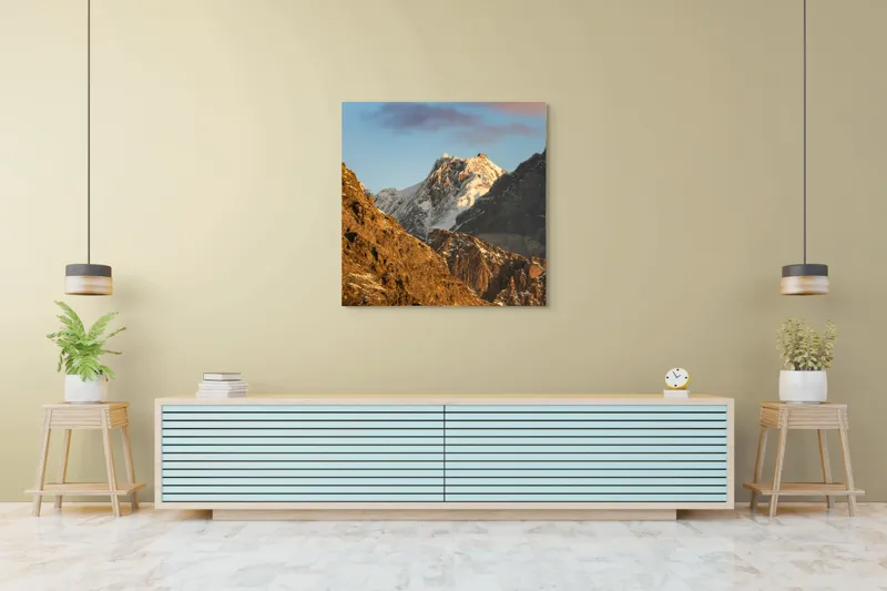 Tablou Canvas, "Vârfuri de munte în lumină aurie", Munți, Zăpadă, Răsărit, Forme, Stânci, Cer, Natură, 100 x 100 cm – poza 5