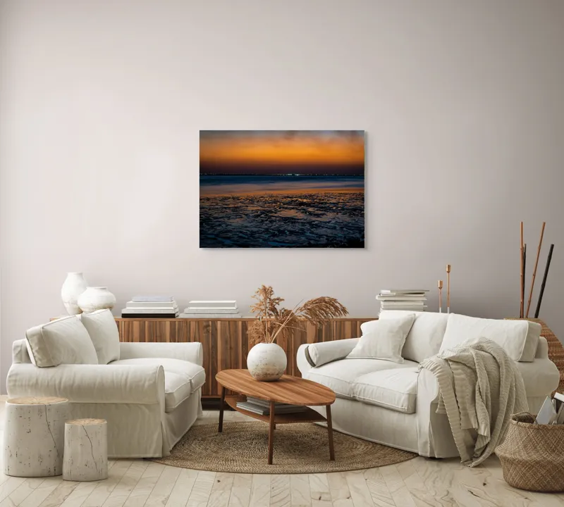 Tablou Canvas, "Apusul viselor pe țărmul tăcerii", Apus, Reflexii, Maree, Siluete, Orizont, Lumină, Texturi, Serenitate, Contrast, Amurg, 100 x 70 cm – poza 3