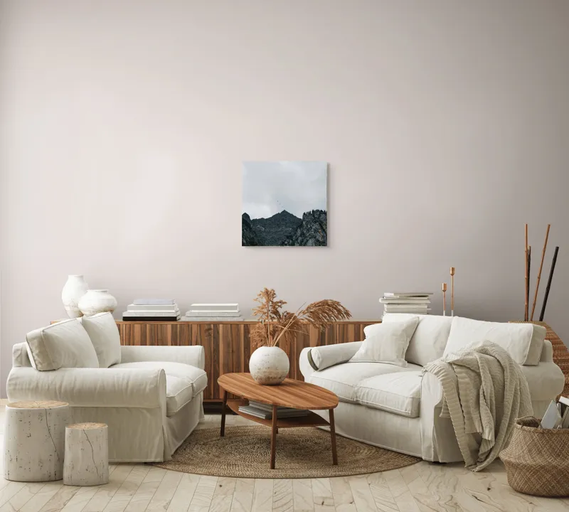 Tablou Canvas, "Zborul păsărilor deasupra munților stâncoși", Norii, Vârfuri, Pădure, Stânci, Păsări, Cer, Peisaj, 50 x 50 cm – poza 7
