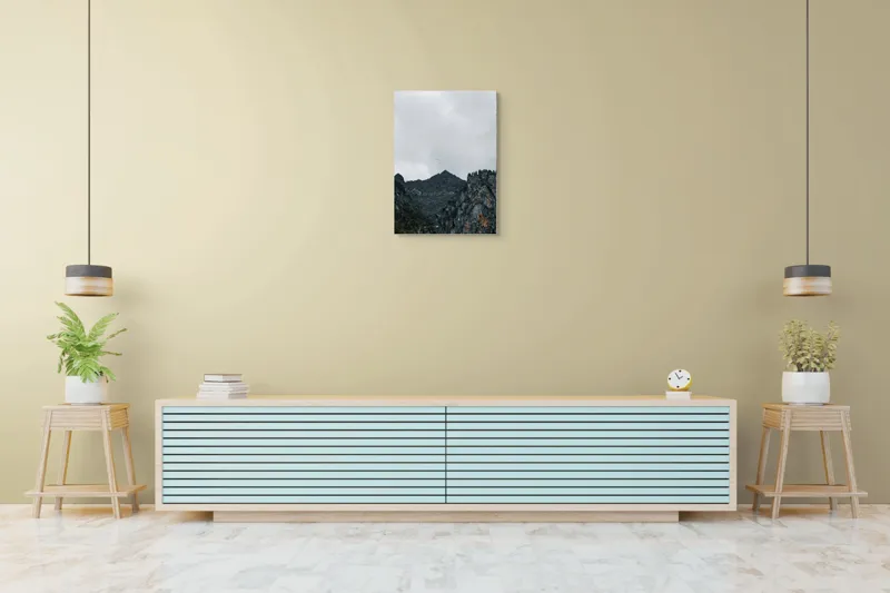 Tablou Canvas, "Zborul păsărilor deasupra munților stâncoși", Norii, Vârfuri, Pădure, Stânci, Păsări, Cer, Peisaj, 50 x 70 cm – poza 6