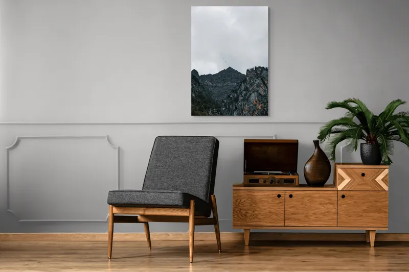 Tablou Canvas, "Zborul păsărilor deasupra munților stâncoși", Norii, Vârfuri, Pădure, Stânci, Păsări, Cer, Peisaj, 70 x 100 cm – poza 6