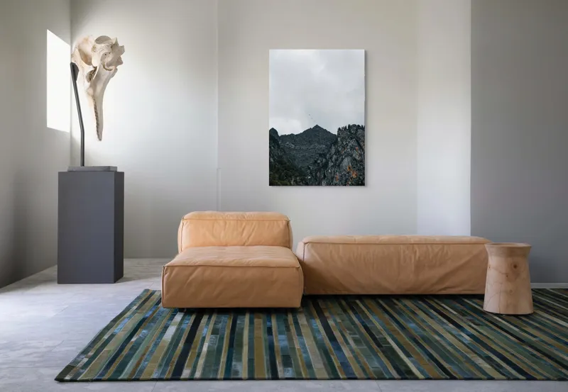 Tablou Canvas, "Zborul păsărilor deasupra munților stâncoși", Norii, Vârfuri, Pădure, Stânci, Păsări, Cer, Peisaj, 70 x 100 cm – poza 7