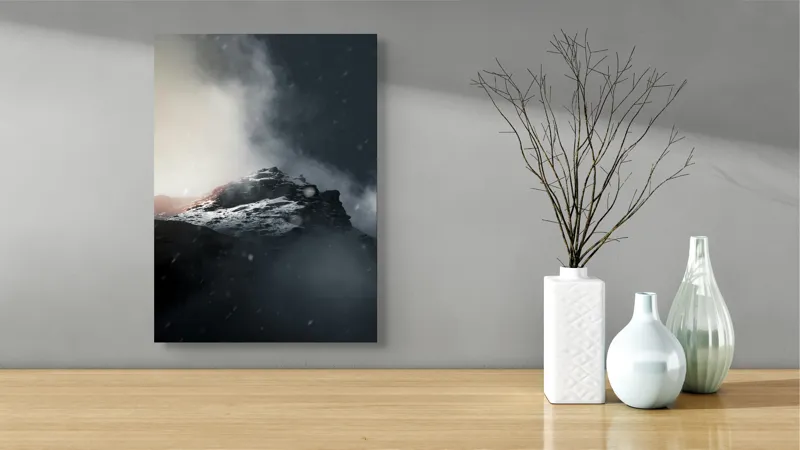 Tablou Canvas, "Vârful stâncos în ceață misterioasă", Nor, Munți, Ceață, Noapte, Mister, Vârf, Zăpadă, Înălțime, Întunecat, Lumină, 39 x 54 cm – poza 4