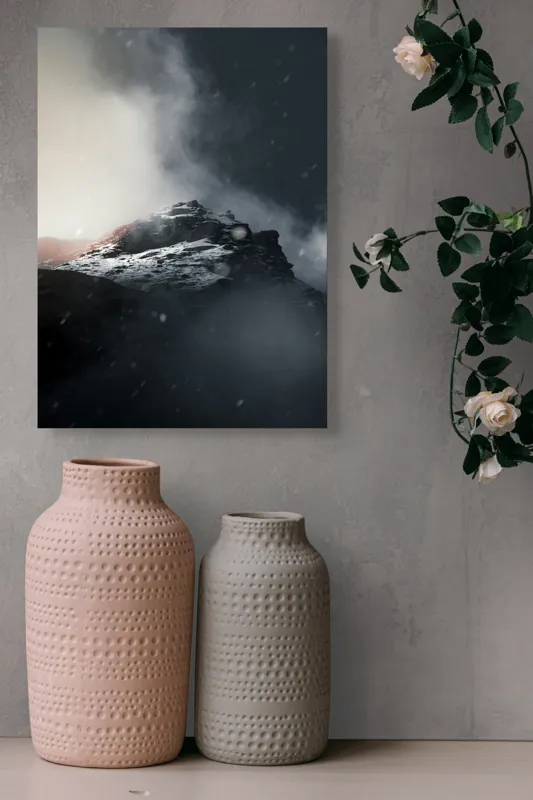 Tablou Canvas, "Vârful stâncos în ceață misterioasă", Nor, Munți, Ceață, Noapte, Mister, Vârf, Zăpadă, Înălțime, Întunecat, Lumină, 39 x 54 cm – poza 6