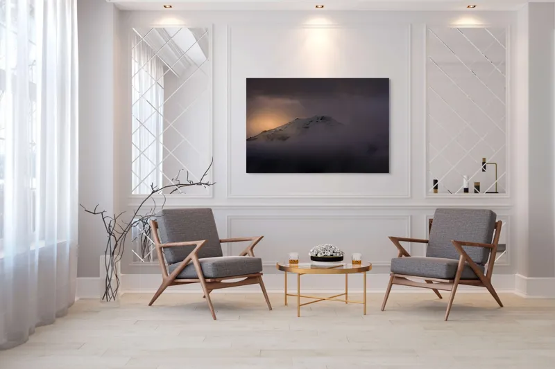 Tablou Canvas, "Răsărit mistic peste vârfuri ascunse", Munte, Zori, Noroi, Seninătate, Vârf, Întuneric, Lumină, 150 x 100 cm – poza 7