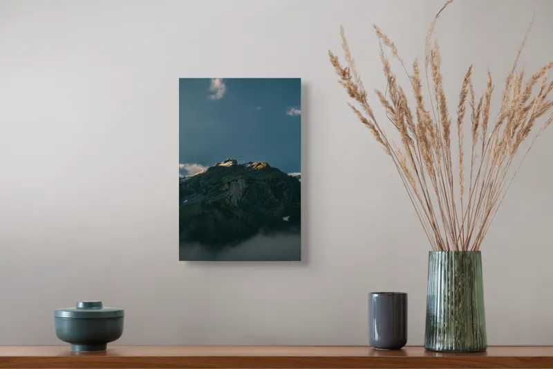 Tablou Canvas, "Lumina dimineții pe vârful muntelui", Munte, Nor, Apus, Raze, Piatra, Cer, Umbra, Lumină, 26 x 39 cm – poza 5