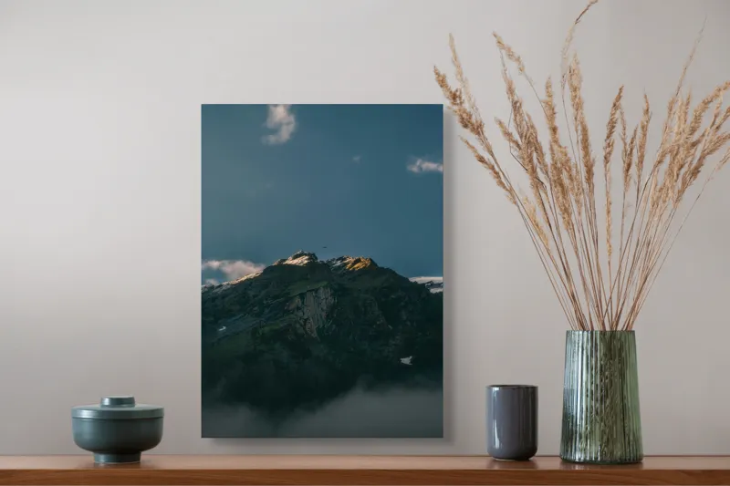 Tablou Canvas, "Lumina dimineții pe vârful muntelui", Munte, Nor, Apus, Raze, Piatra, Cer, Umbra, Lumină, 39 x 54 cm – poza 3