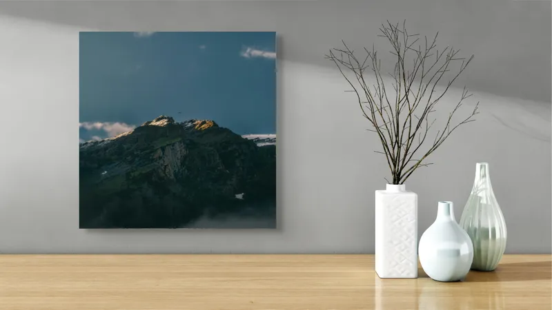 Tablou Canvas, "Lumina dimineții pe vârful muntelui", Munte, Nor, Apus, Raze, Piatra, Cer, Umbra, Lumină, 50 x 50 cm – poza 3