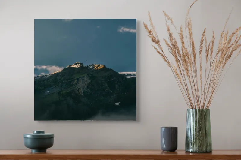 Tablou Canvas, "Lumina dimineții pe vârful muntelui", Munte, Nor, Apus, Raze, Piatra, Cer, Umbra, Lumină, 50 x 50 cm – poza 4
