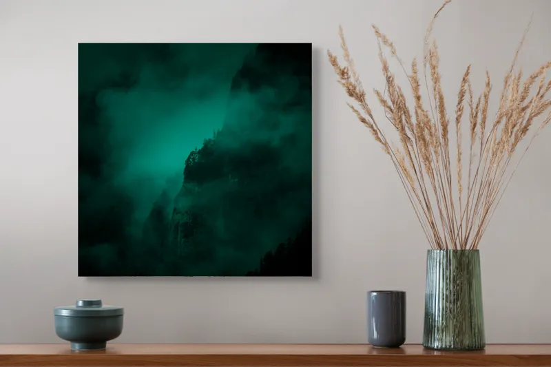 Tablou Canvas, "Muntele învăluit în ceață misterioasă", Abis, Ceață, Mister, Munte, Siluetă, Veridicitate, Umbre., 50 x 50 cm – poza 4