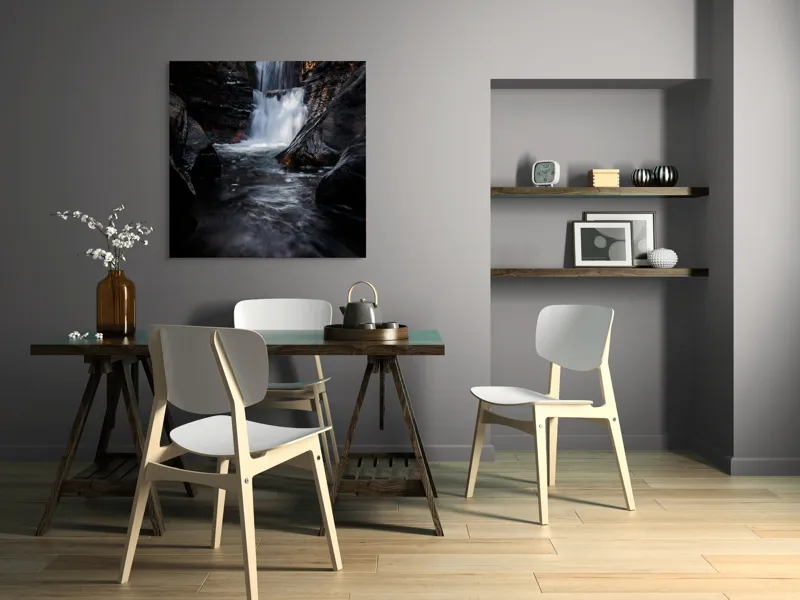 Tablou Canvas, "Cascada din inima pădurii întunecate", Cascadă, Apă, Stânci, Pădure, Natură, Torent, Claritate, Umbre, Răcoare, Frumusețe, 100 x 100 cm – poza 6