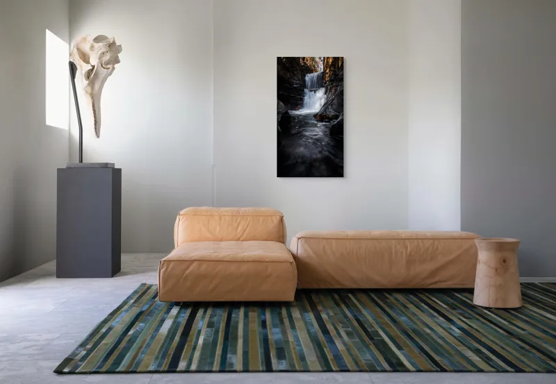 Tablou Canvas, "Cascada din inima pădurii întunecate", Cascadă, Apă, Stânci, Pădure, Natură, Torent, Claritate, Umbre, Răcoare, Frumusețe, 50 x 90 cm – poza 5