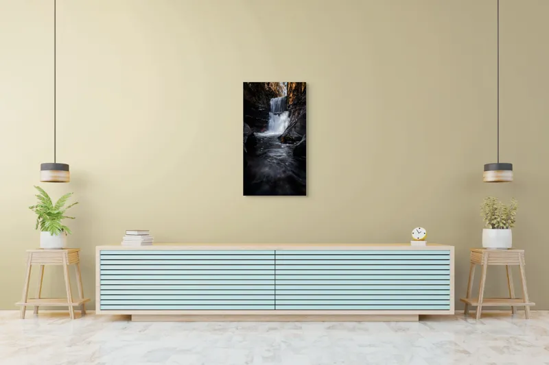 Tablou Canvas, "Cascada din inima pădurii întunecate", Cascadă, Apă, Stânci, Pădure, Natură, Torent, Claritate, Umbre, Răcoare, Frumusețe, 50 x 90 cm – poza 6