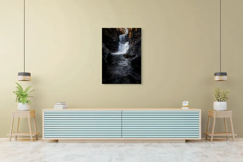 Tablou Canvas, "Cascada din inima pădurii întunecate", Cascadă, Apă, Stânci, Pădure, Natură, Torent, Claritate, Umbre, Răcoare, Frumusețe, 70 x 100 cm – poza 5
