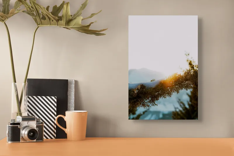 Tablou Canvas, "Raza soarelui printre crengi înzăpezite", Soare, Zăpadă, Ramură, Munte, Cer, Lumină, Iarnă, Peisaj, Natură, Frig., 26 x 39 cm – poza 3