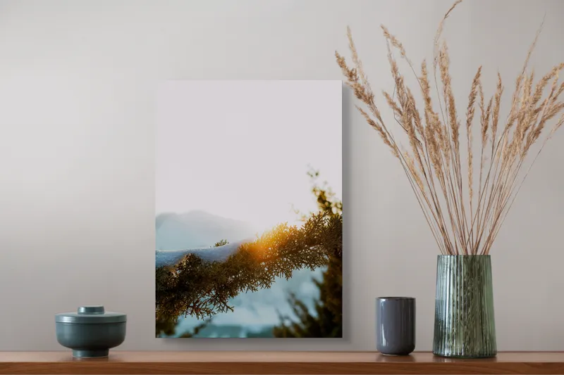 Tablou Canvas, "Raza soarelui printre crengi înzăpezite", Soare, Zăpadă, Ramură, Munte, Cer, Lumină, Iarnă, Peisaj, Natură, Frig., 39 x 54 cm – poza 3