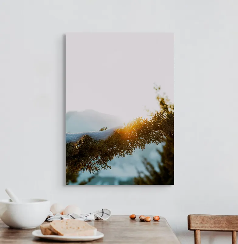 Tablou Canvas, "Raza soarelui printre crengi înzăpezite", Soare, Zăpadă, Ramură, Munte, Cer, Lumină, Iarnă, Peisaj, Natură, Frig., 50 x 70 cm – poza 3