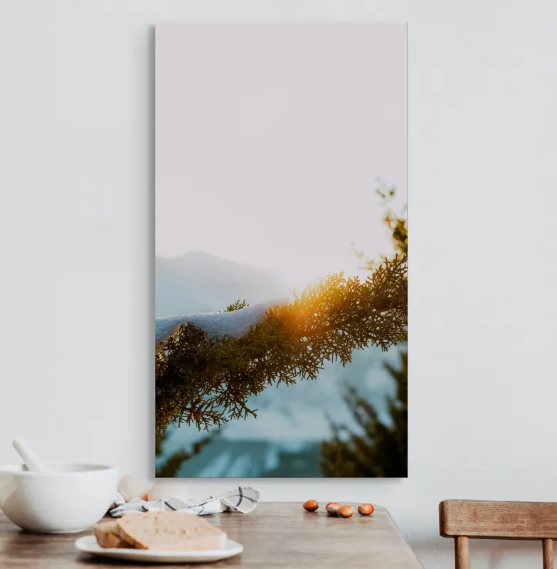 Tablou Canvas, "Raza soarelui printre crengi înzăpezite", Soare, Zăpadă, Ramură, Munte, Cer, Lumină, Iarnă, Peisaj, Natură, Frig., 50 x 90 cm – poza 3