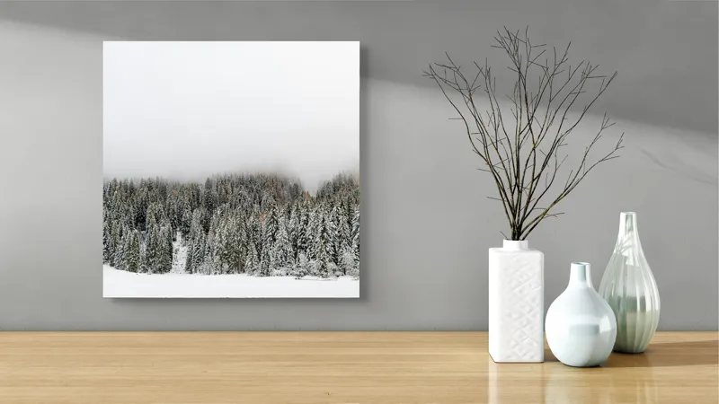 Tablou Canvas, "Iarna în pădurea înzăpezită misterioasă", Copaci, Zăpadă, Ceață, Cer, Iarnă, 50 x 50 cm – poza 3