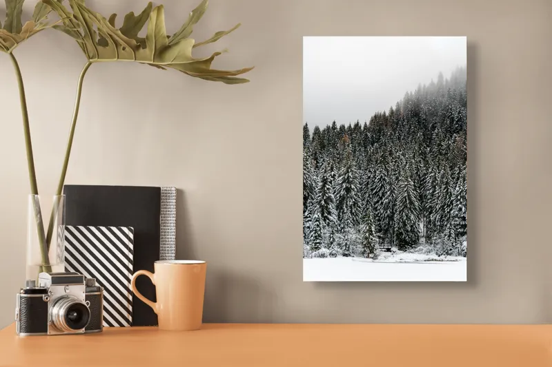 Tablou Canvas, "Tăcerea pădurii în iarnă liniștită", Munte, Brazi, Zăpadă, Ceață, Calm, Natură, Iarnă, Frig, Tăcere, Frumusețe, 26 x 39 cm – poza 3