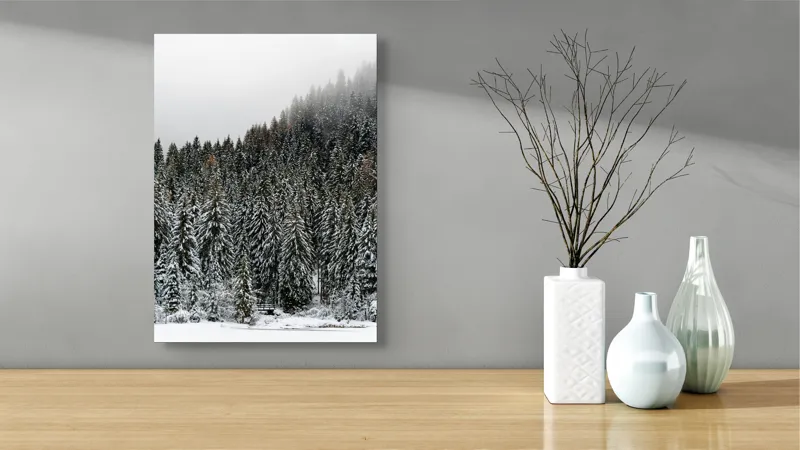 Tablou Canvas, "Tăcerea pădurii în iarnă liniștită", Munte, Brazi, Zăpadă, Ceață, Calm, Natură, Iarnă, Frig, Tăcere, Frumusețe, 39 x 54 cm – poza 4