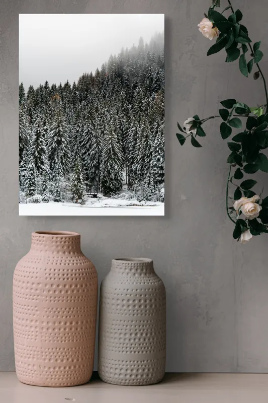 Tablou Canvas, "Tăcerea pădurii în iarnă liniștită", Munte, Brazi, Zăpadă, Ceață, Calm, Natură, Iarnă, Frig, Tăcere, Frumusețe, 39 x 54 cm – poza 6